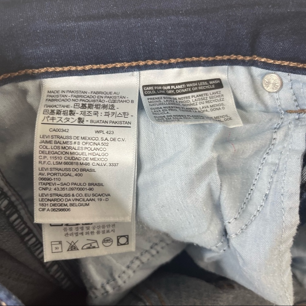 LEVI’S Curvy Bootcut Dark Wash Denim Jeans - Picture 15 of 16